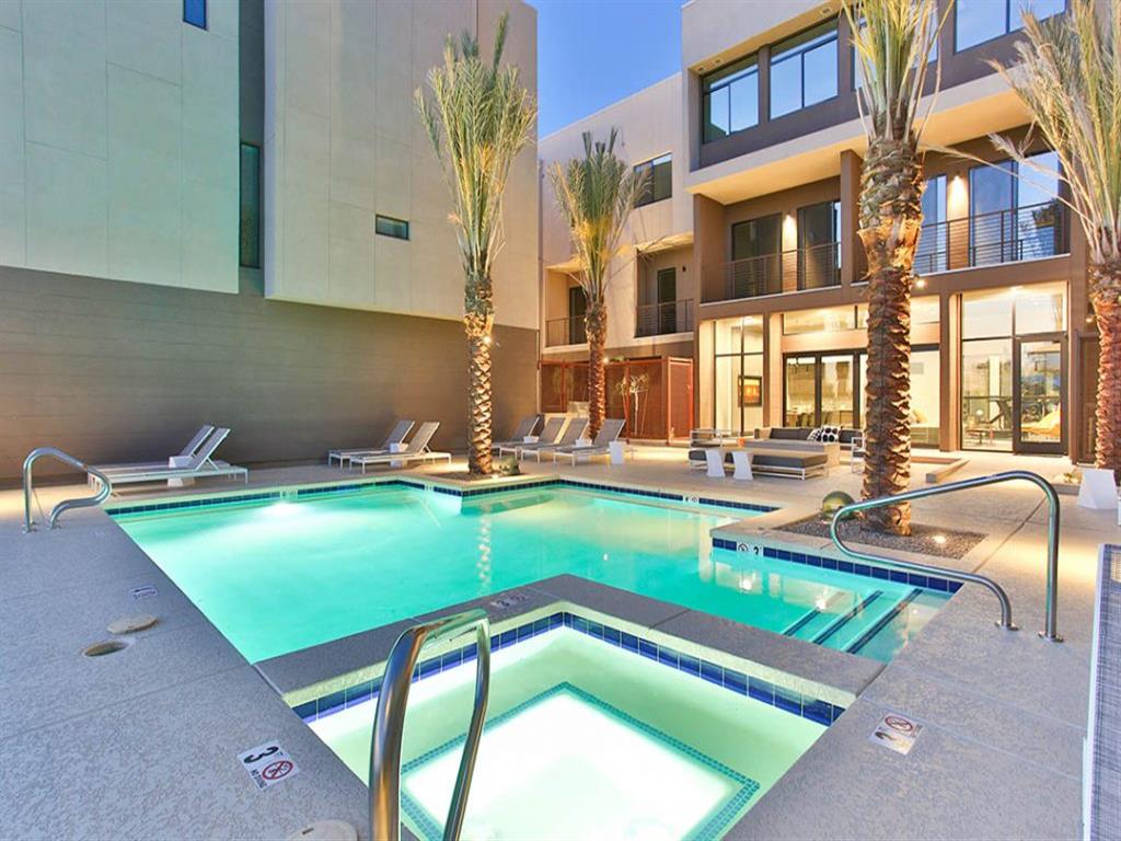 Dusk Scottsdale Apartments Image 3