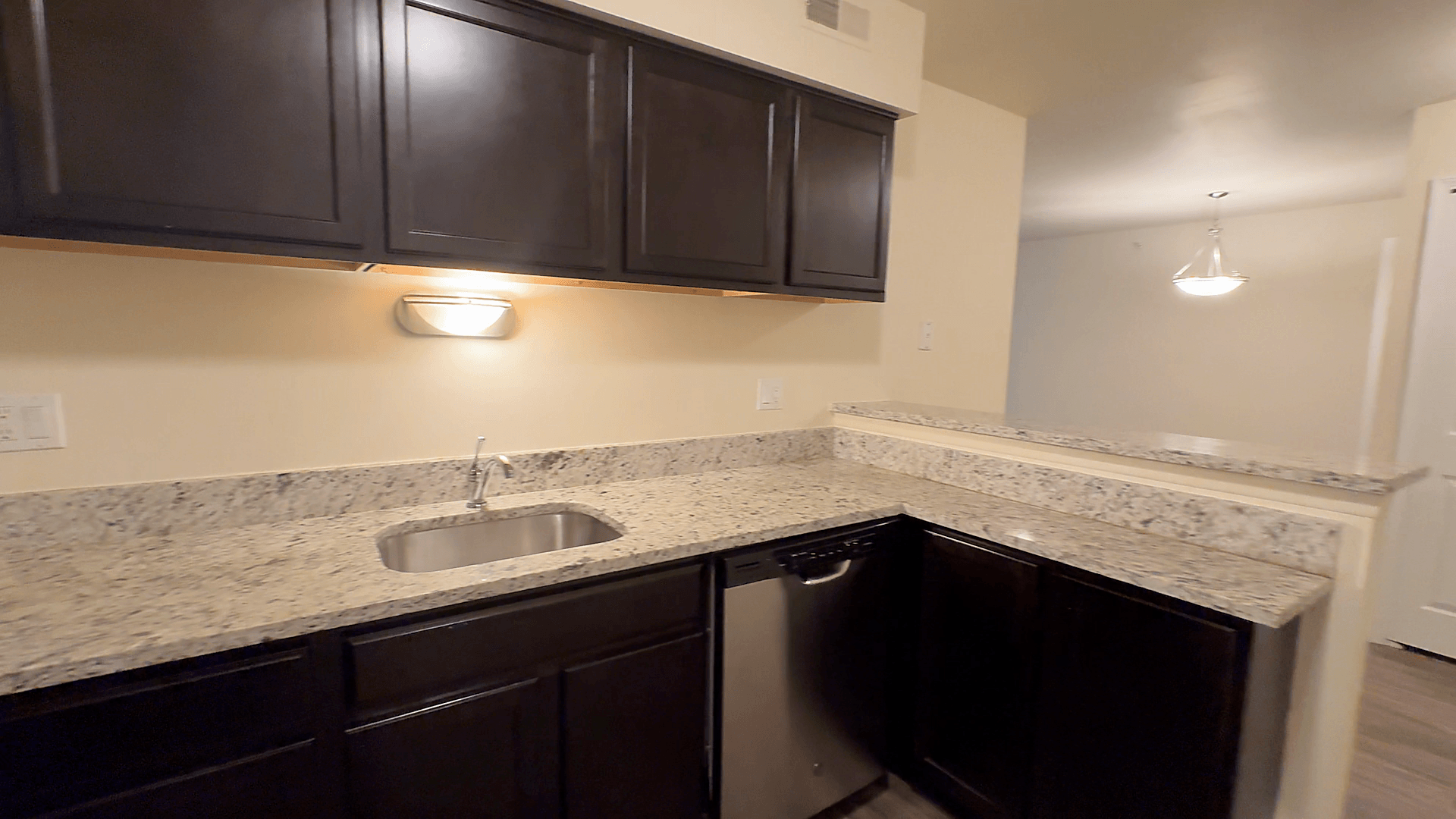 Lakeside Village Apartments Image 232