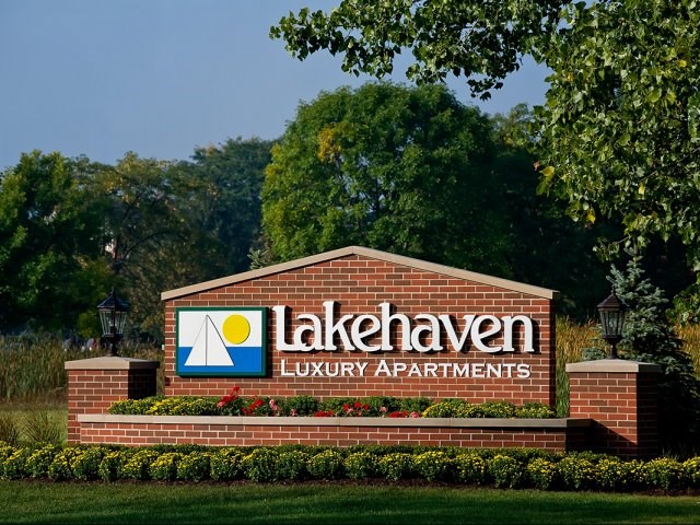 Lakehaven Apartments Image 1