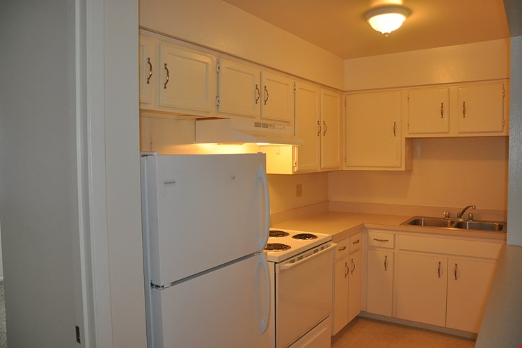 Colonial Square Apartments Image 7