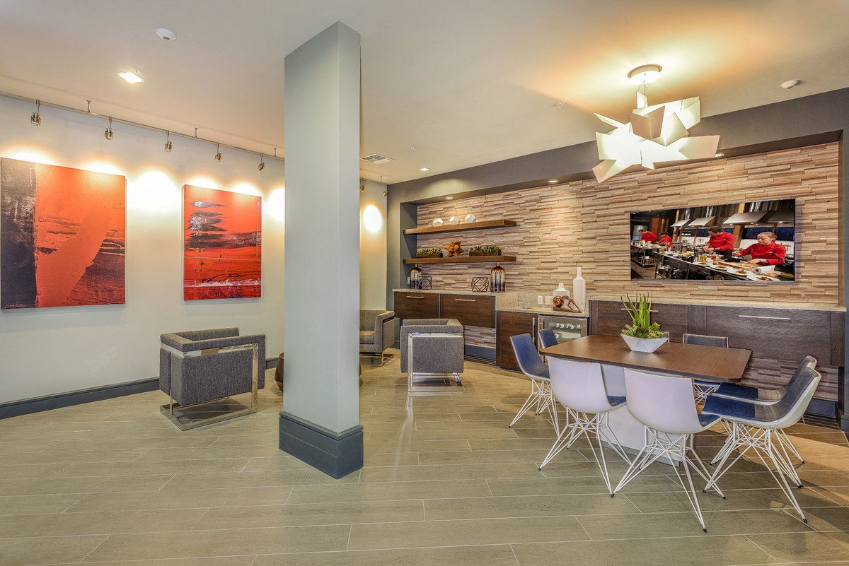 Grady Square Image 35