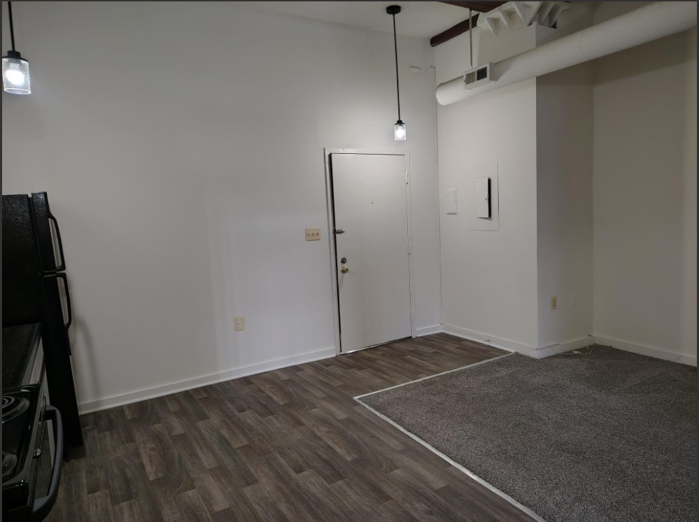 Marlboro Classic Apt & Redwood Square Image 76