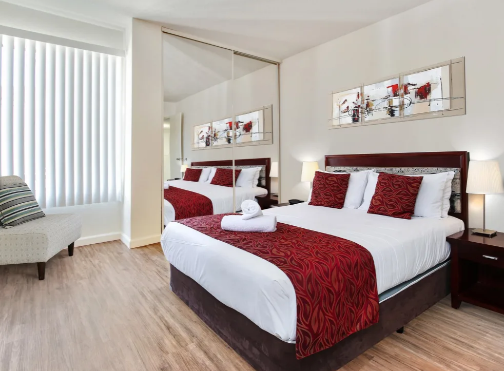 Zelzah Court Apartments Image 4