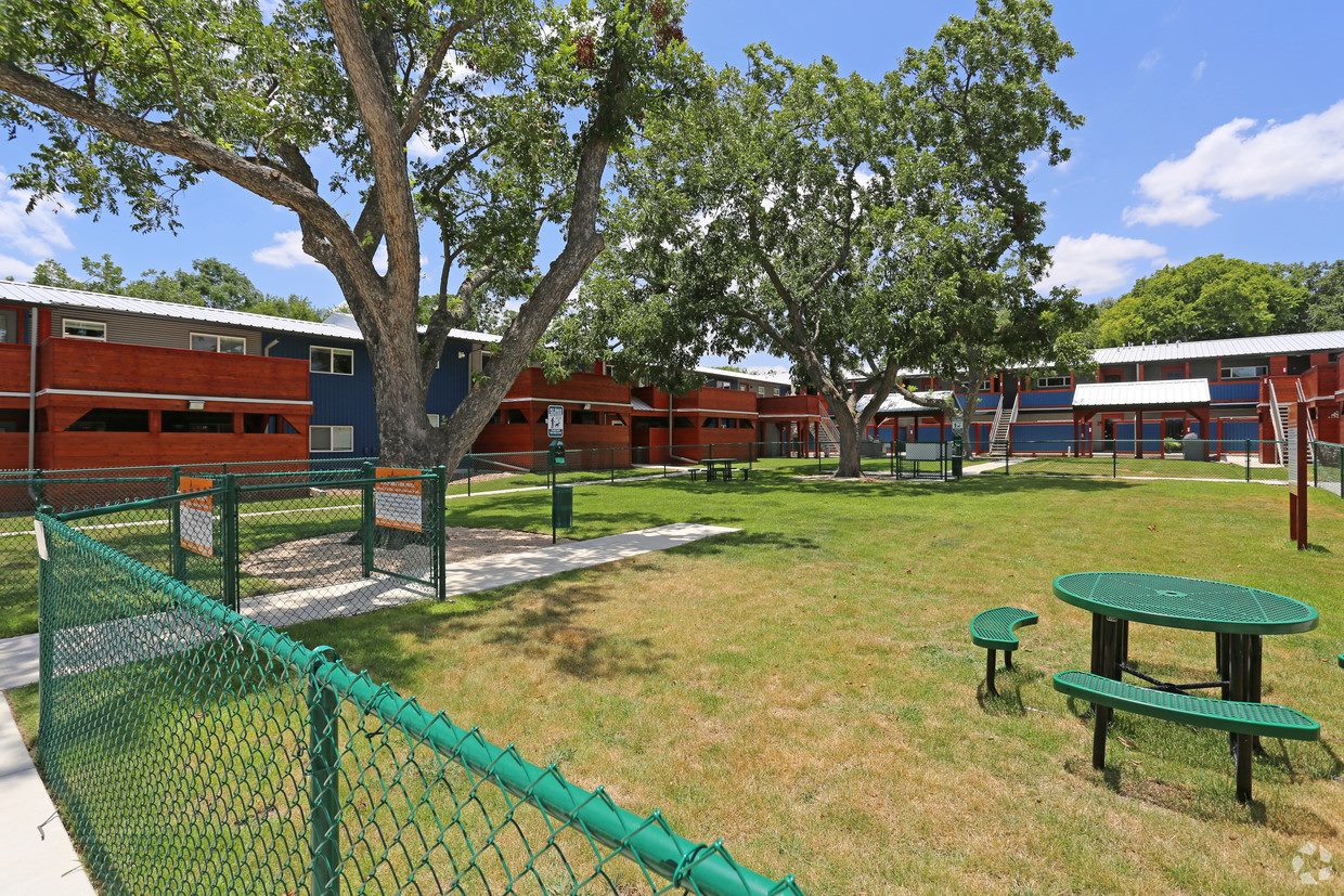 Axiom Apartments Image 3