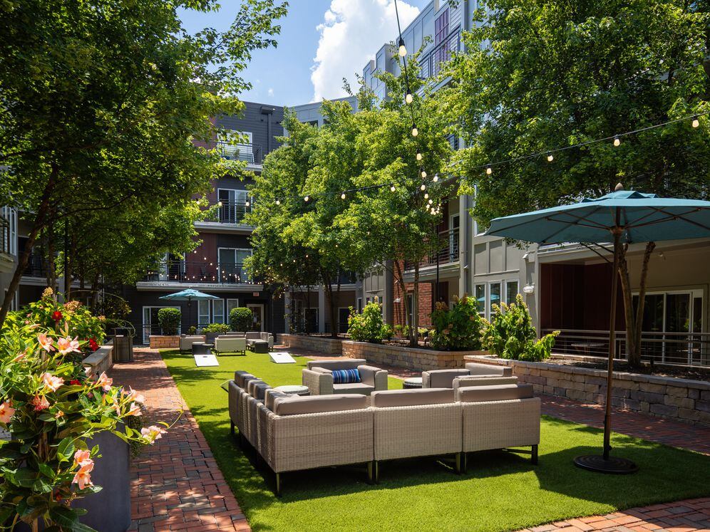 Courtyard with lounge seating