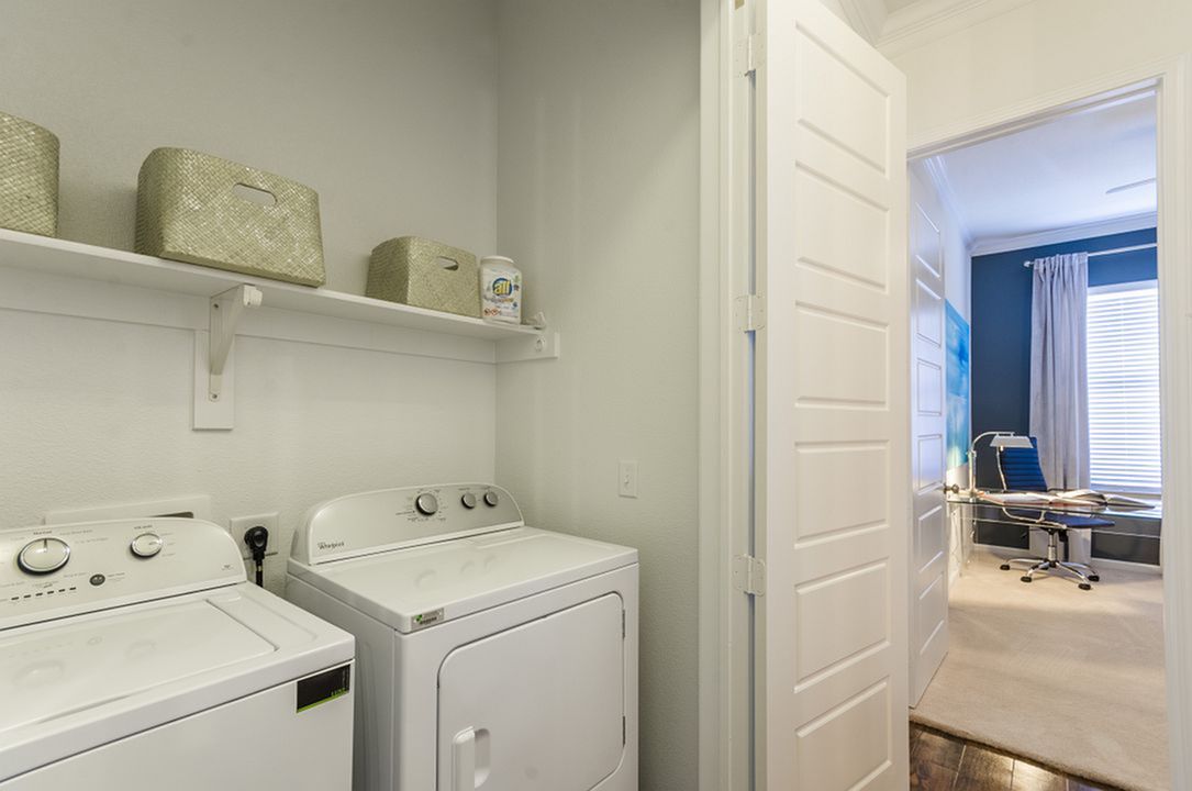 Berkshire Lakeway  Image 31