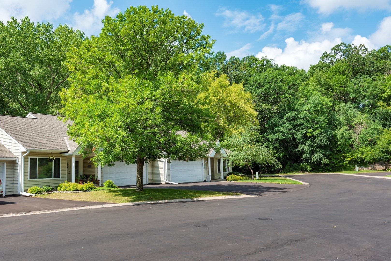 Hills of Eden Prairie Image 18