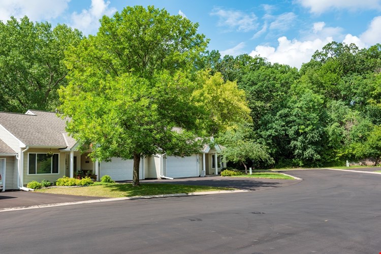 Hills of Eden Prairie Image 18