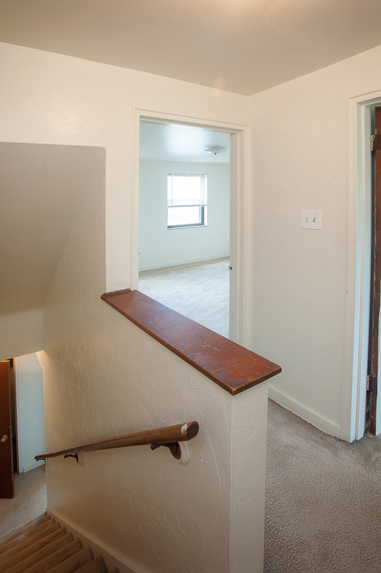 Hoodridge Court Apartments and Townhomes Image 6