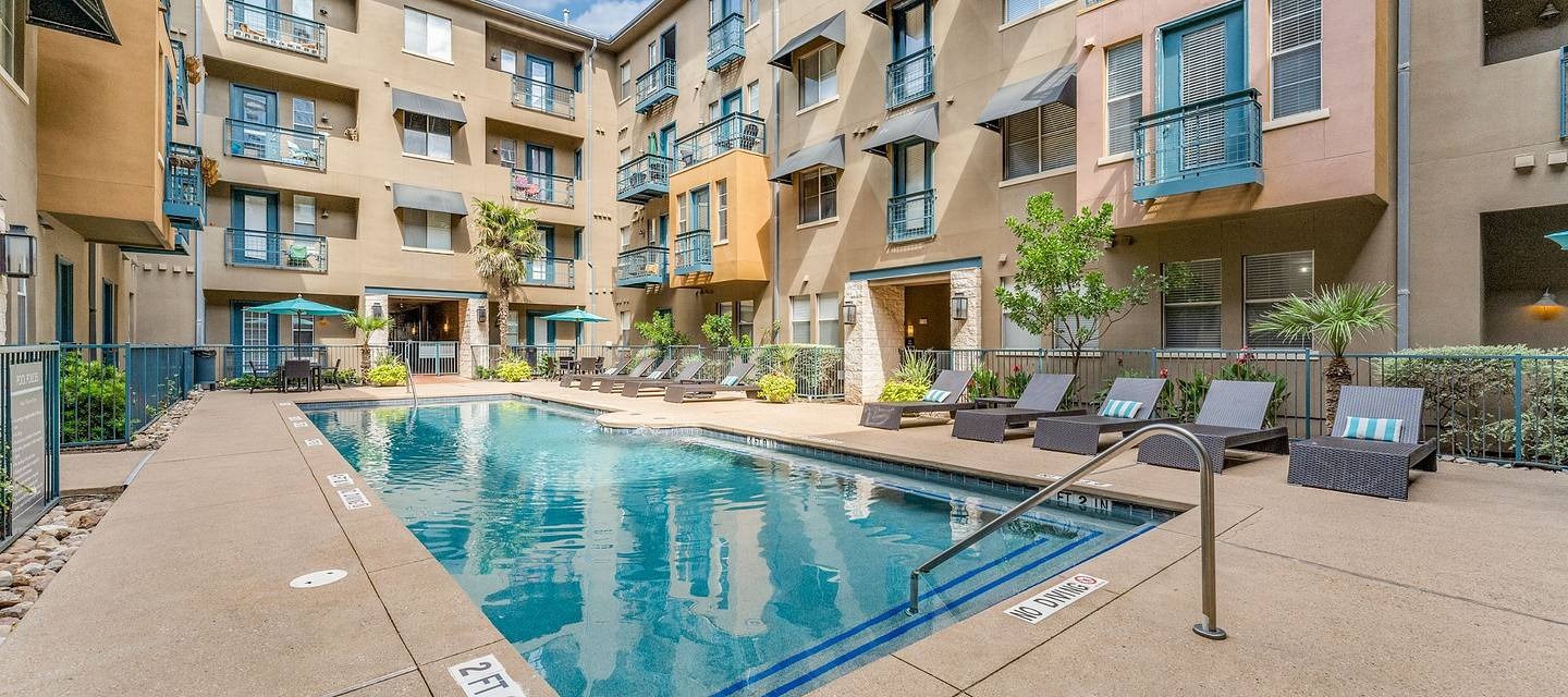 Elle West Avenue Image 1