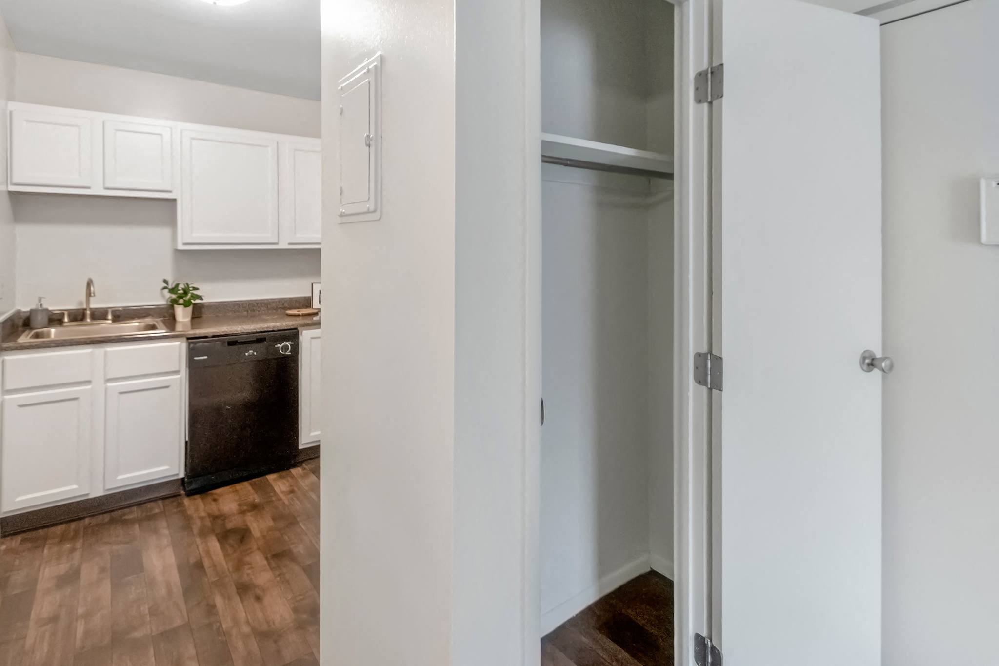 Romaine Court Image 20