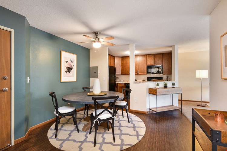 Minnetonka Hills Apartments Image 8