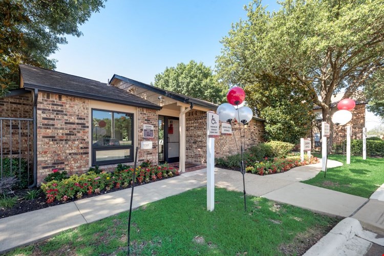 The Park at Wintergreen Apartments | DeSoto, TX  | Community Office