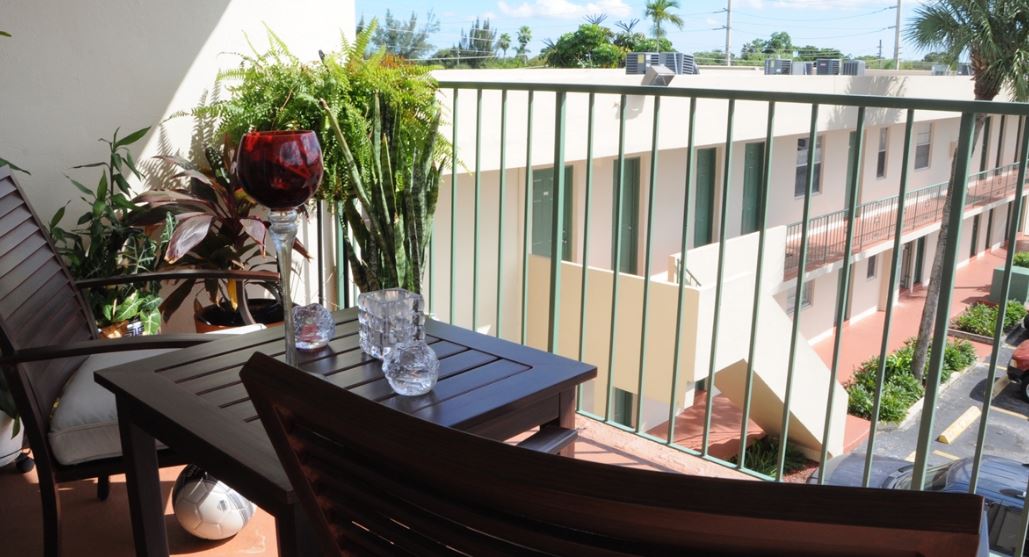 Las Brisas Gardens Image 2