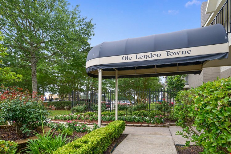 Ole London Towne Apartments Image 5