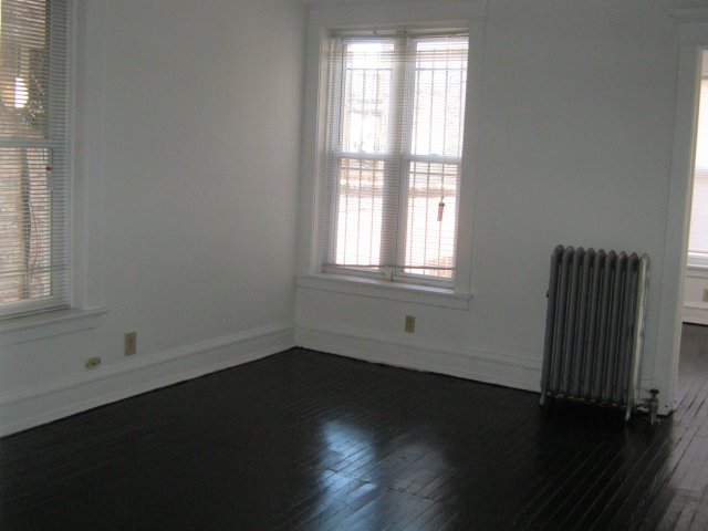 918 E Hyde Park Boulevard Image 4