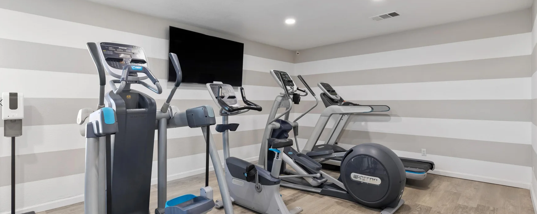 Rolling Hills - Irving Image 4