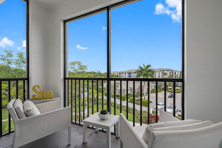 Axis Wellington Green Image 13