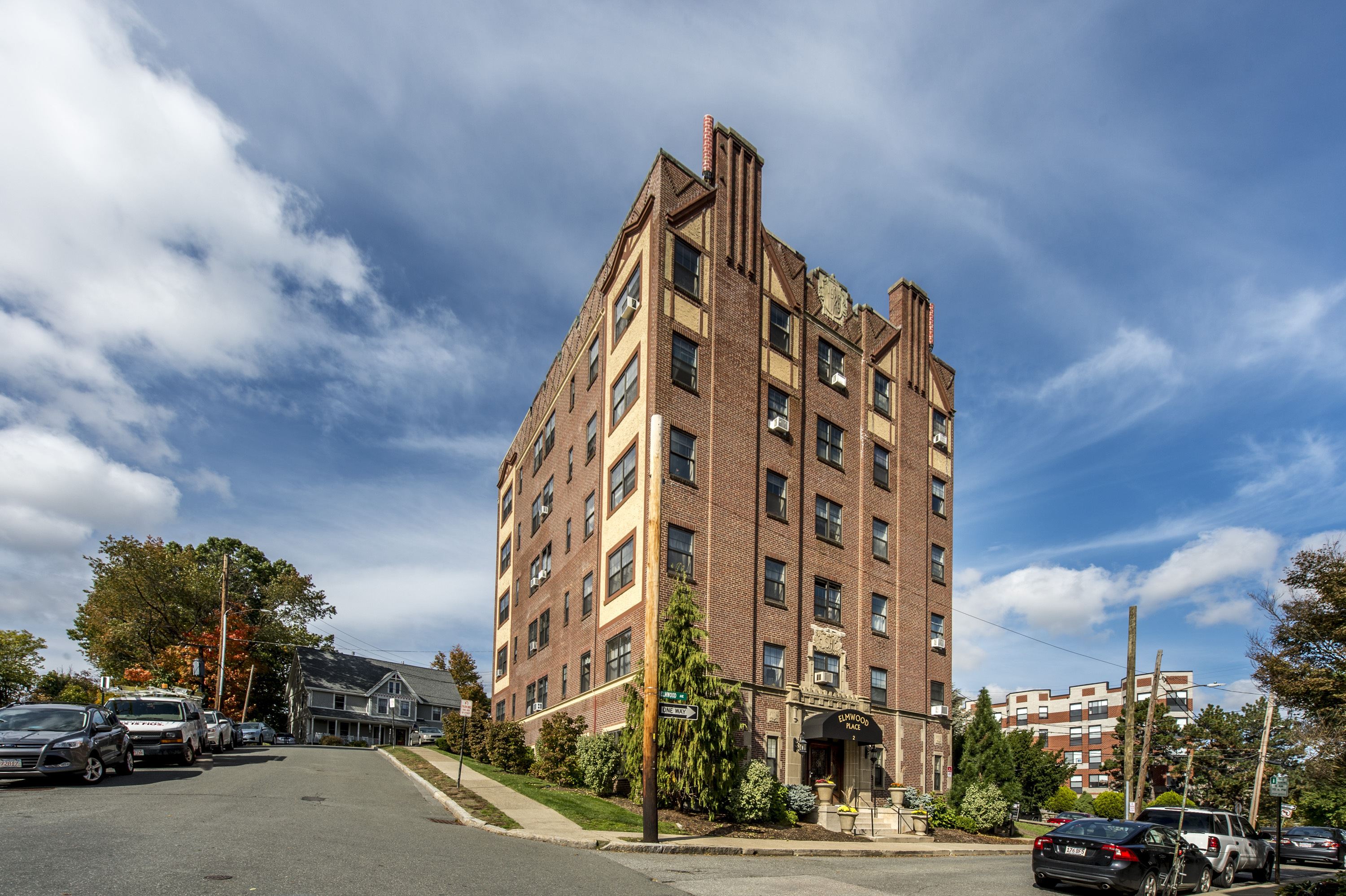 Elmwood Apartments Image 8