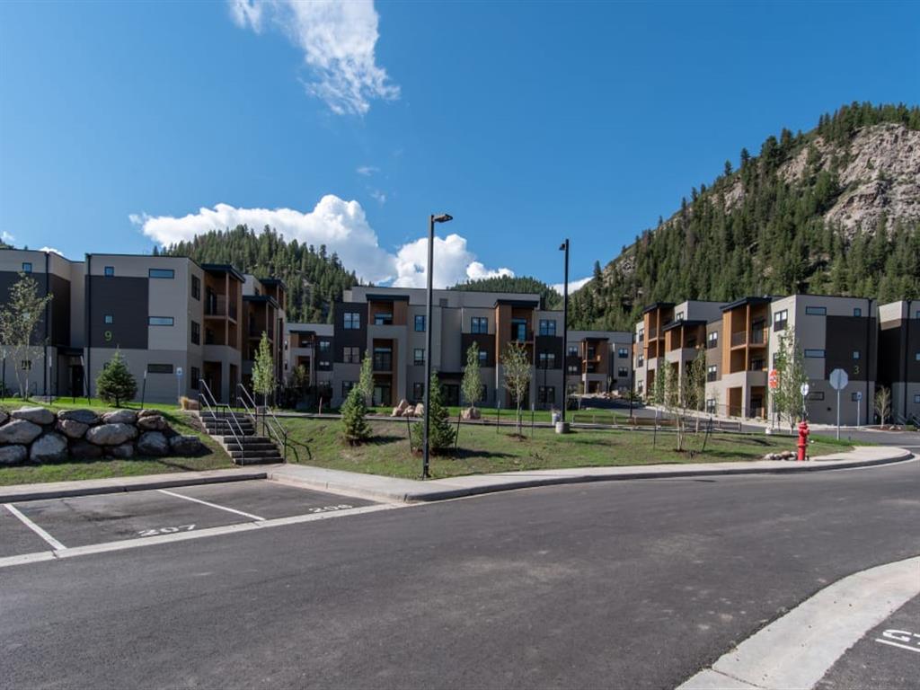 6 West Apartments Image 11