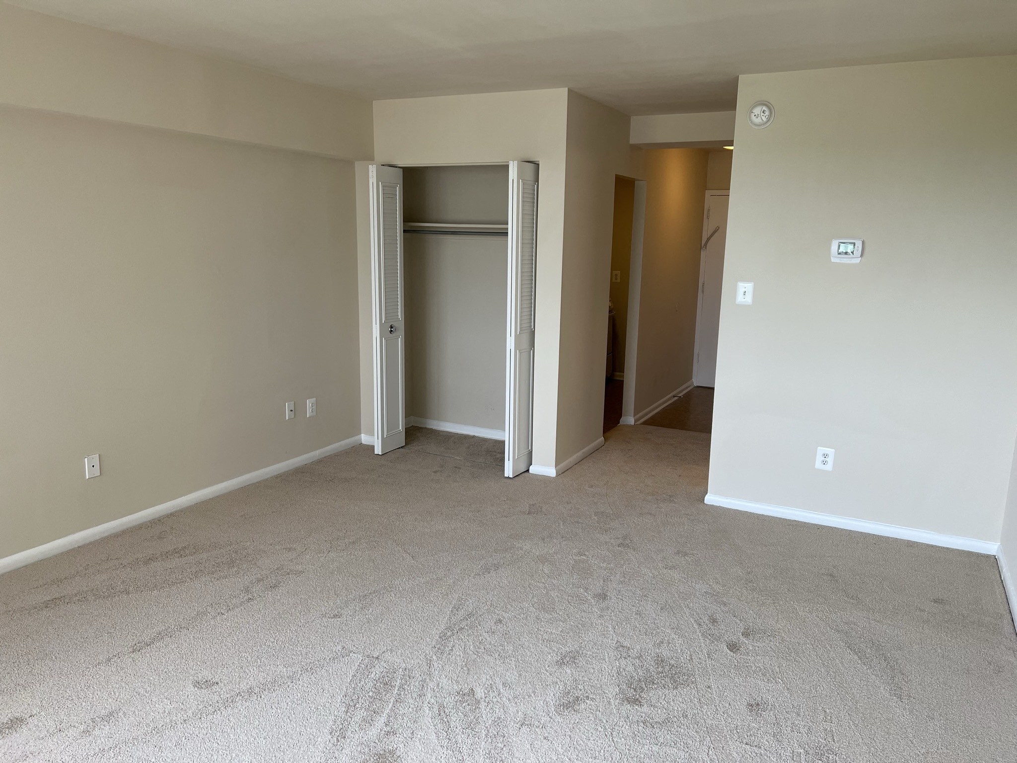 Silver Spring Towers Image 11