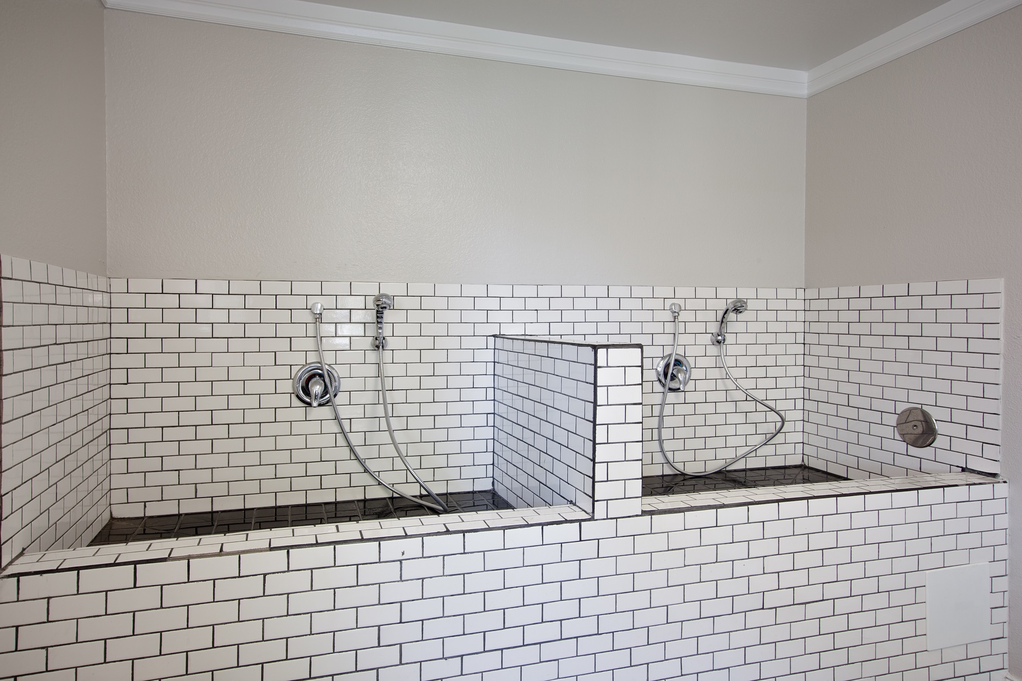West Valley City, UT Enclave at Redwood apartments pet showers pet friendly 