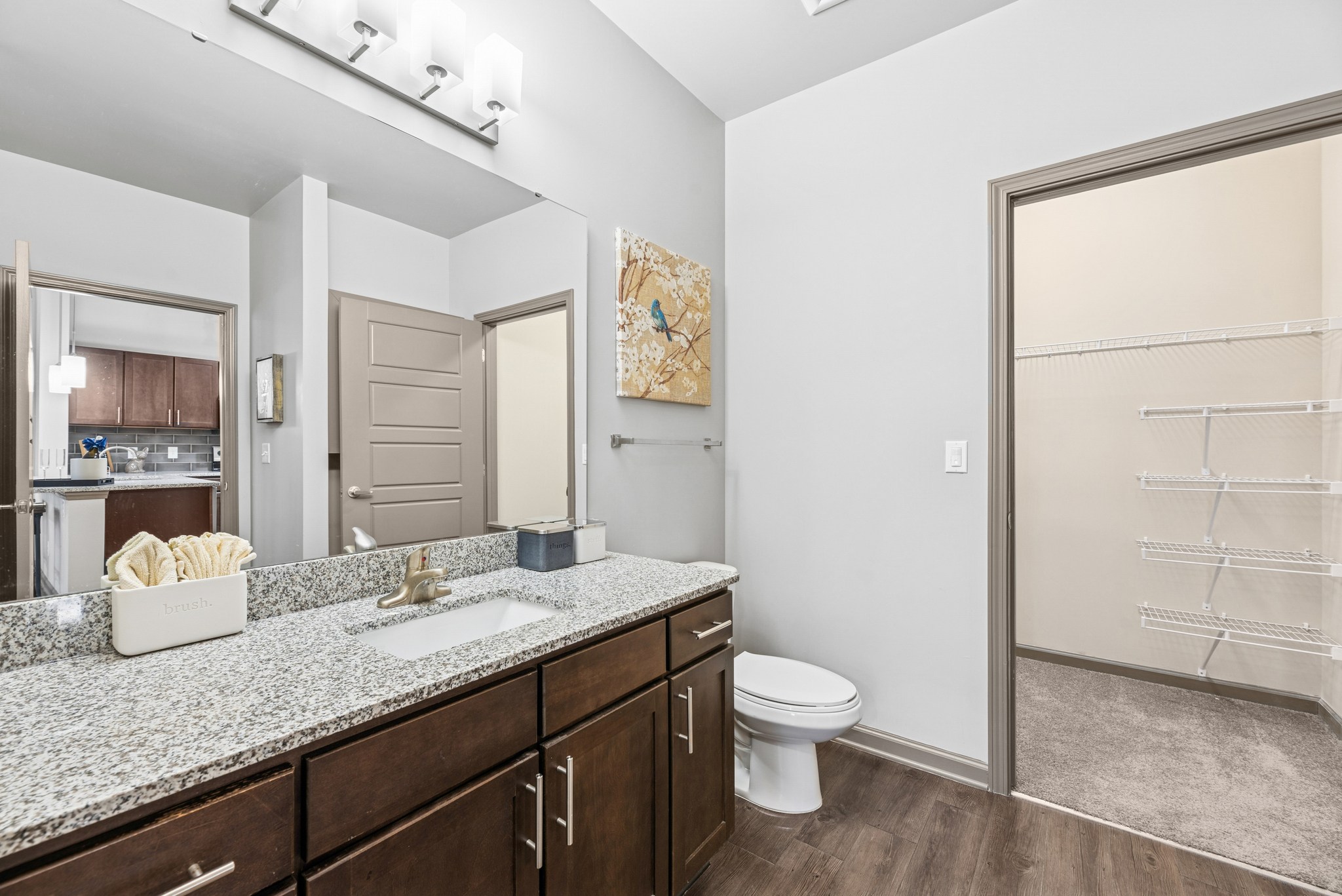 909 Flats Image 6