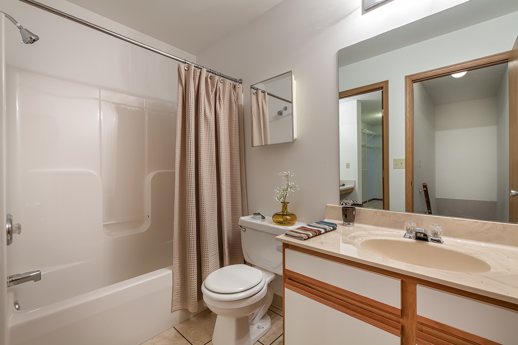 Big Creek Apartments and Townhomes Image 11