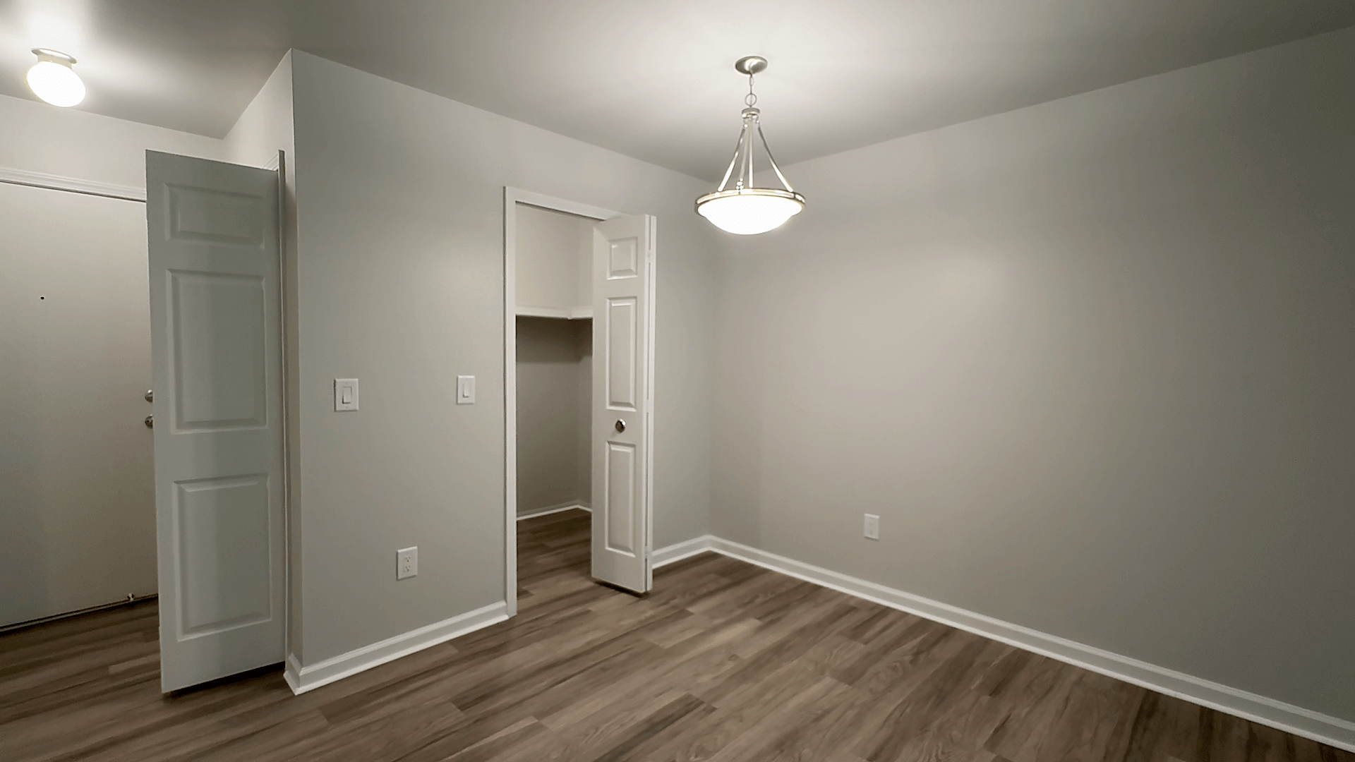 Lakeside Village Apartments Image 102
