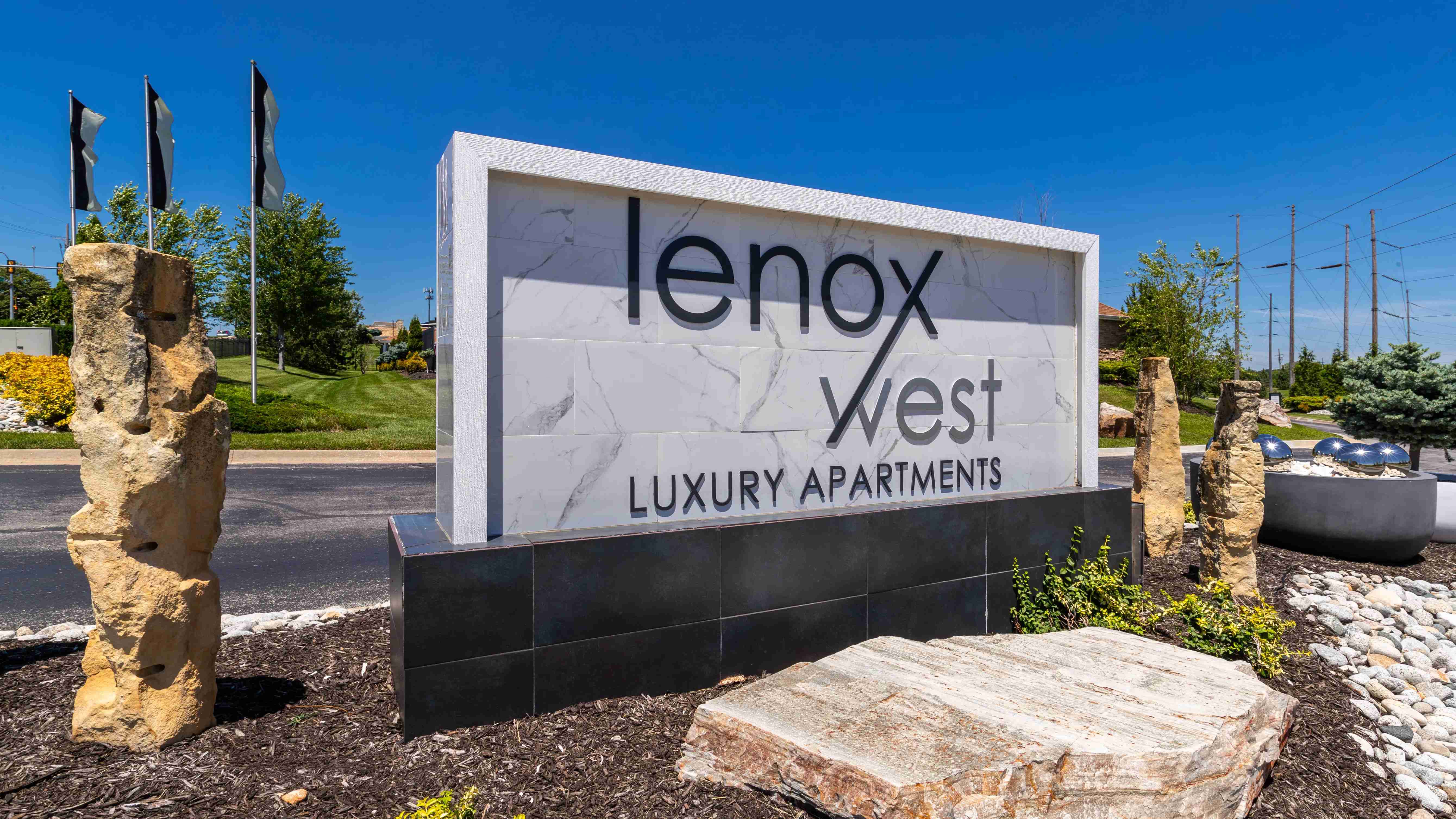 Make Lenox West Luxury Apartments your home and enjoy the finest in luxury living with beautifully designed spaces and top-notch amenities.