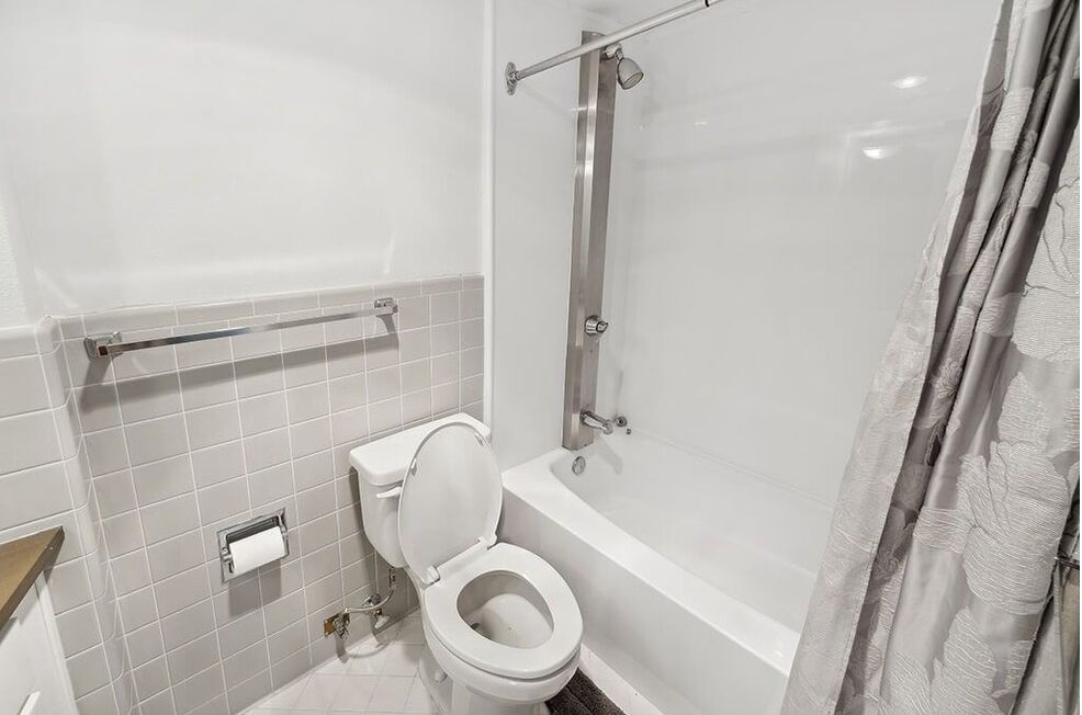 735 St. Clair Image 5