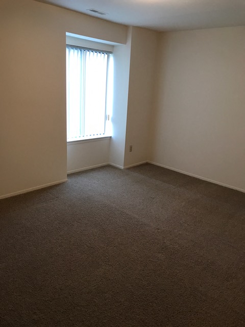 Lakeside Village Apartments Image 37