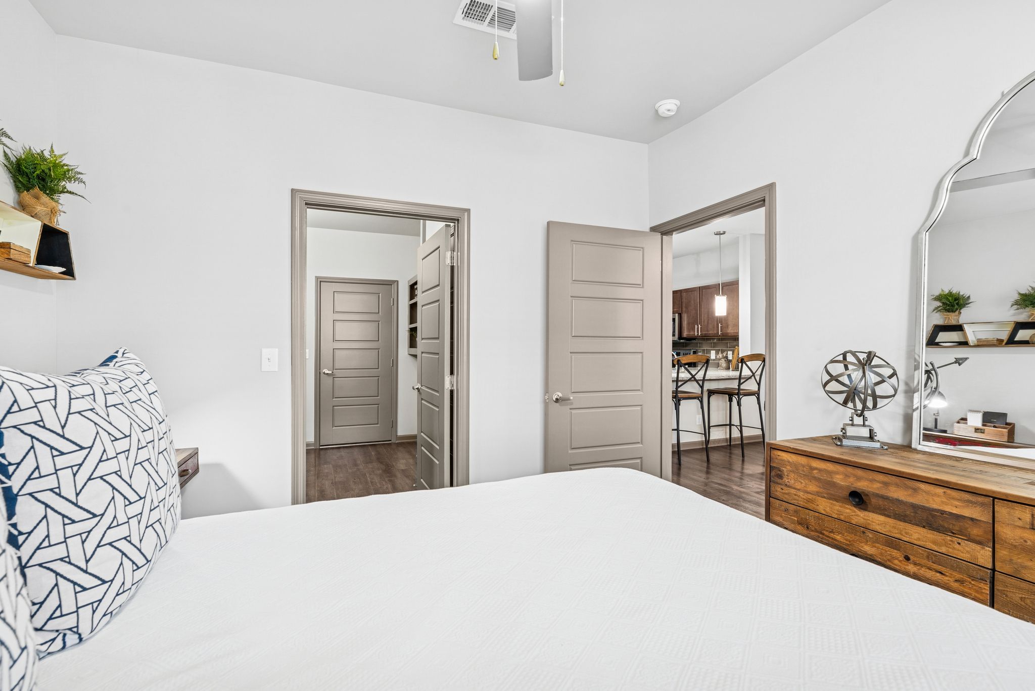 909 Flats Image 5