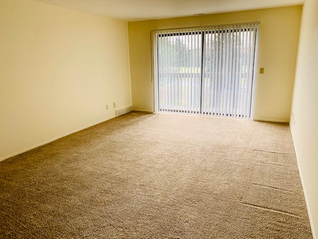 Lakeside Village Apartments Image 25