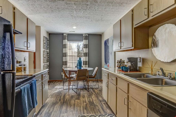 Heathermoor and Bedford Commons Apartments Image 9