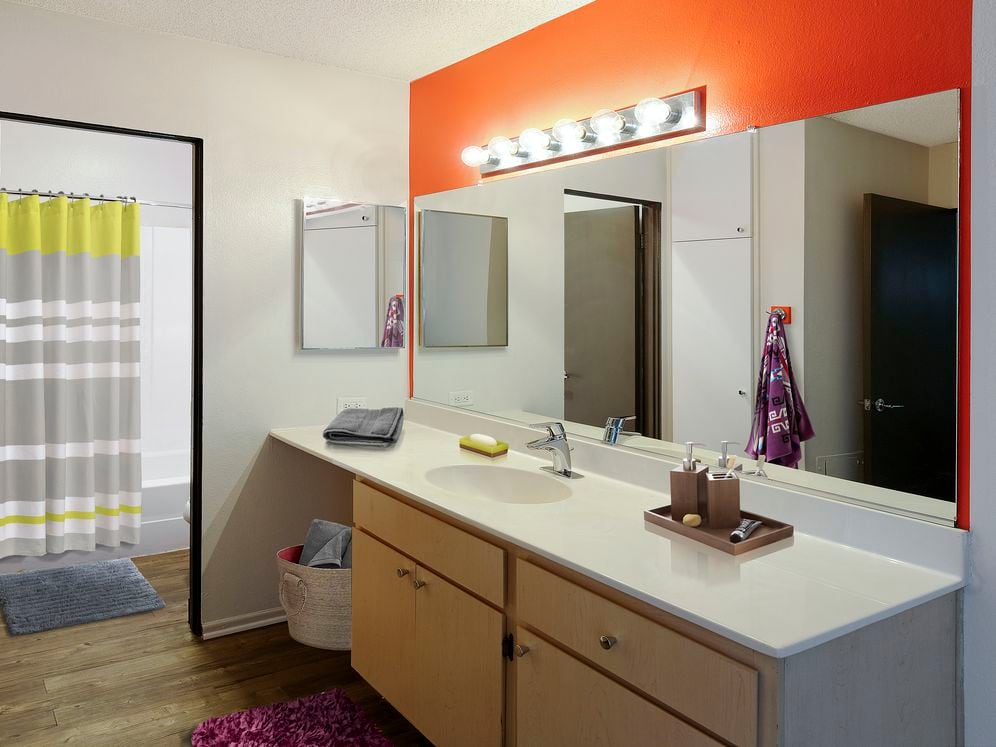 One Bedroom Bathroom