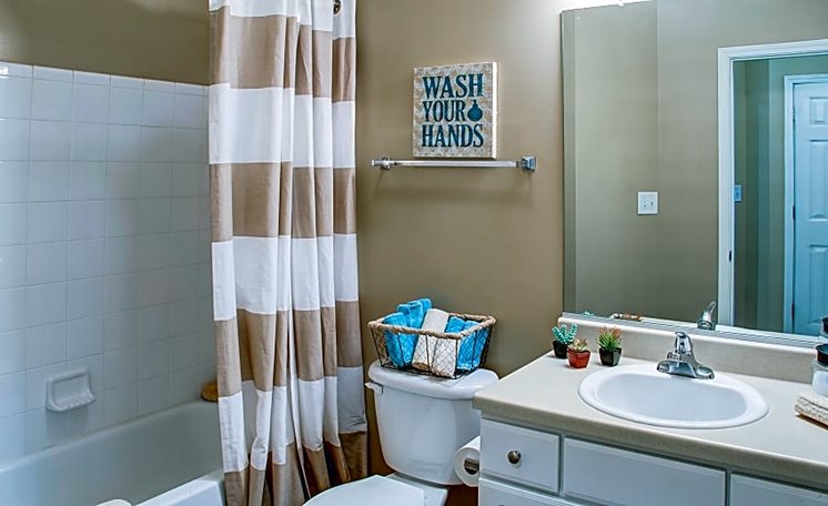 Centerville Manor Image 12