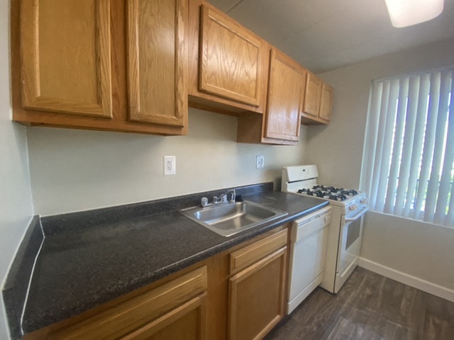 Middletowne & The Dona Image 91