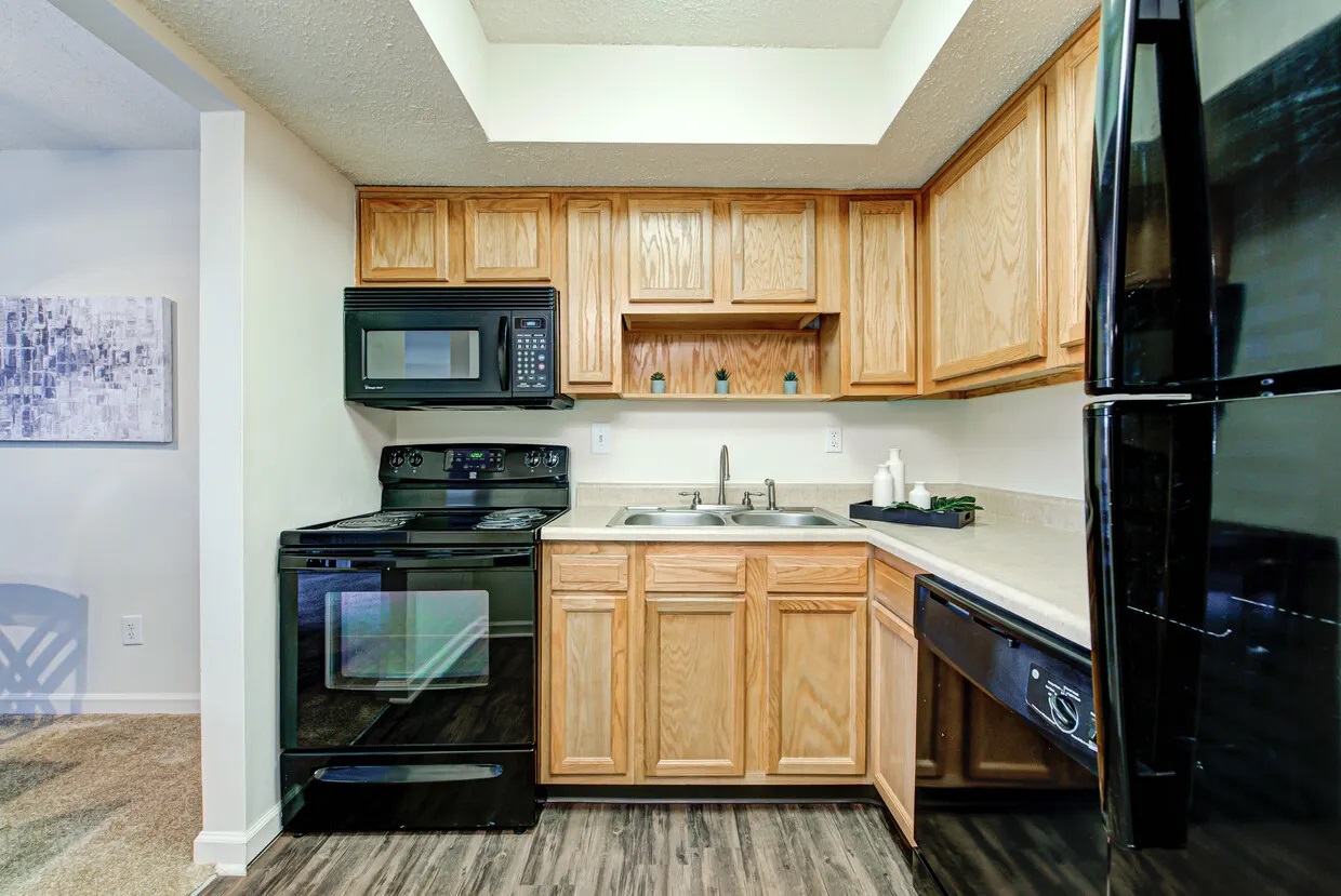 Chateau in the Woods Image 7