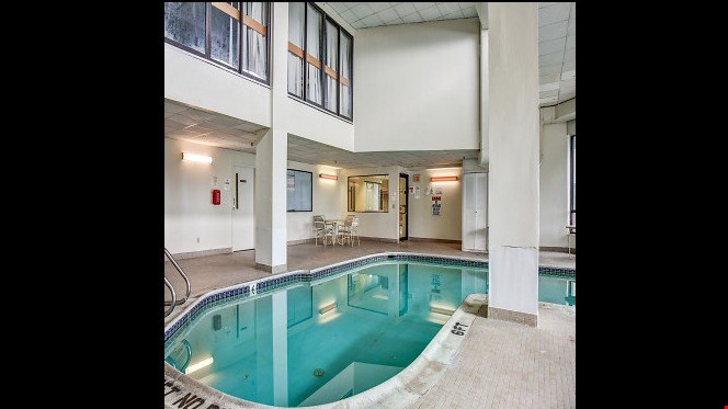 Water's Edge Towers Image 12