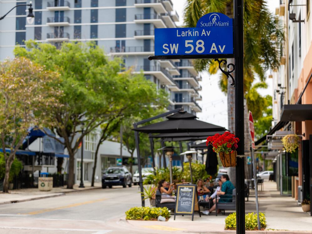 Convenient access to South Miami's renowned dining, retail, and entertainment 
