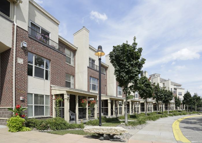 Oaks on Pleasant Image 2