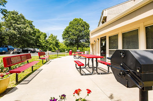 Clinton Manor Image 5