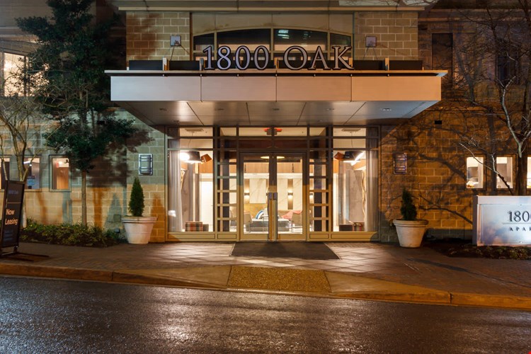 1800 Oak Image 1