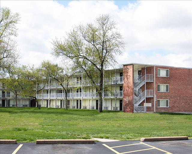 Cabana Club Apartments Image 5