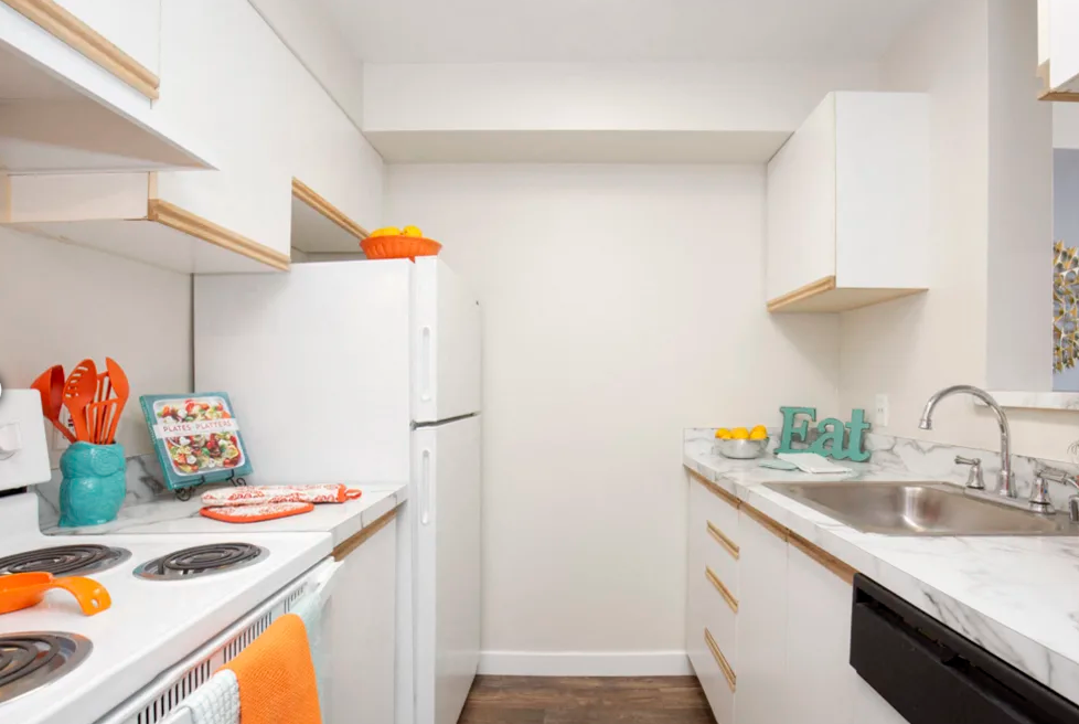 Camelot Apartments Image 6