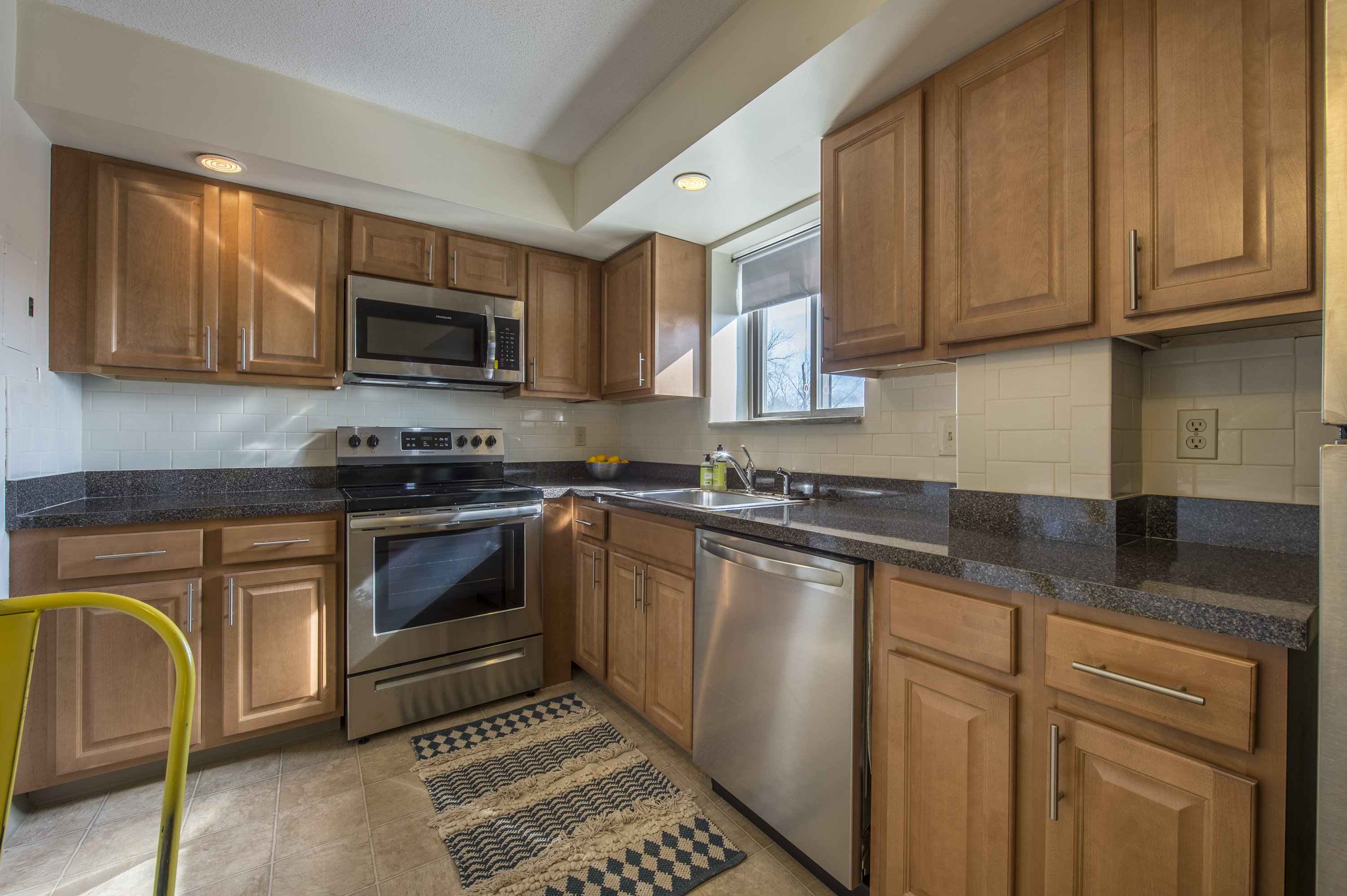 Mass Ave, 385 Image 12