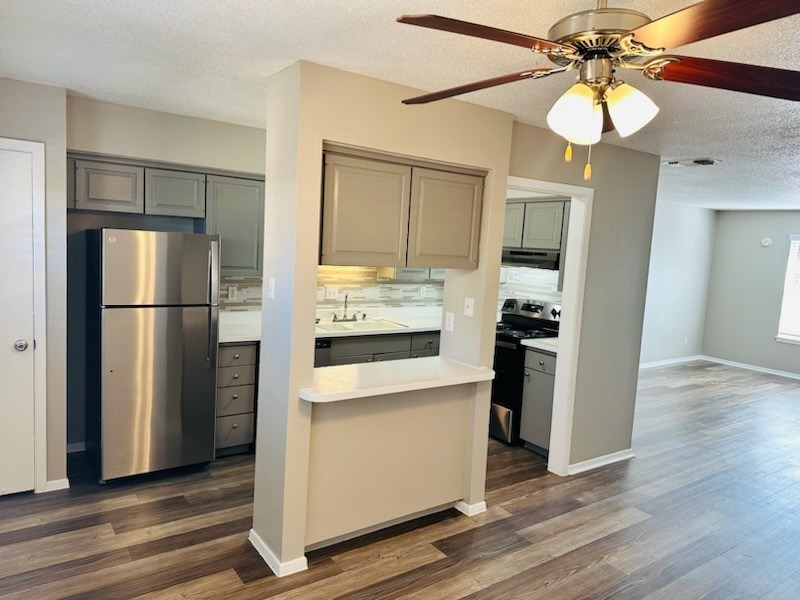 La Plaza Apartments Image 10