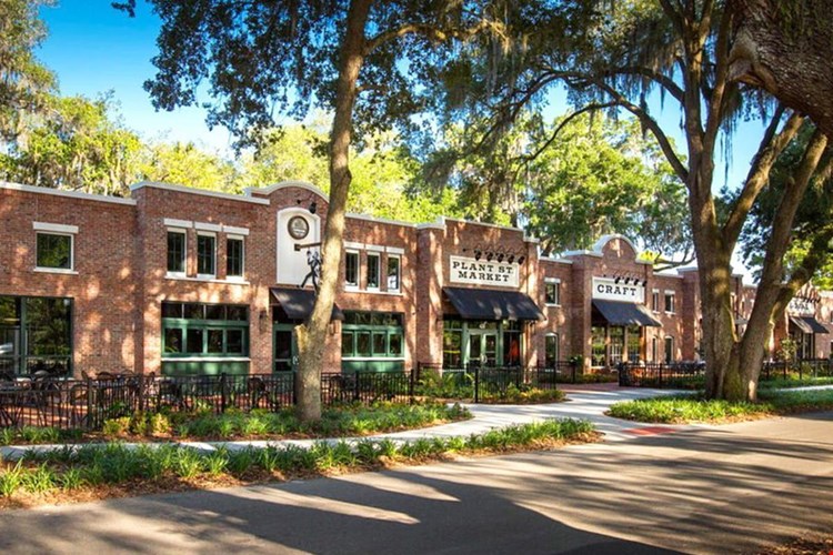 Plant Street market is a local community market located in historic downtown Winter Garden, with 20 vendors featuring natural, organic food and handmade products all inside of one building.