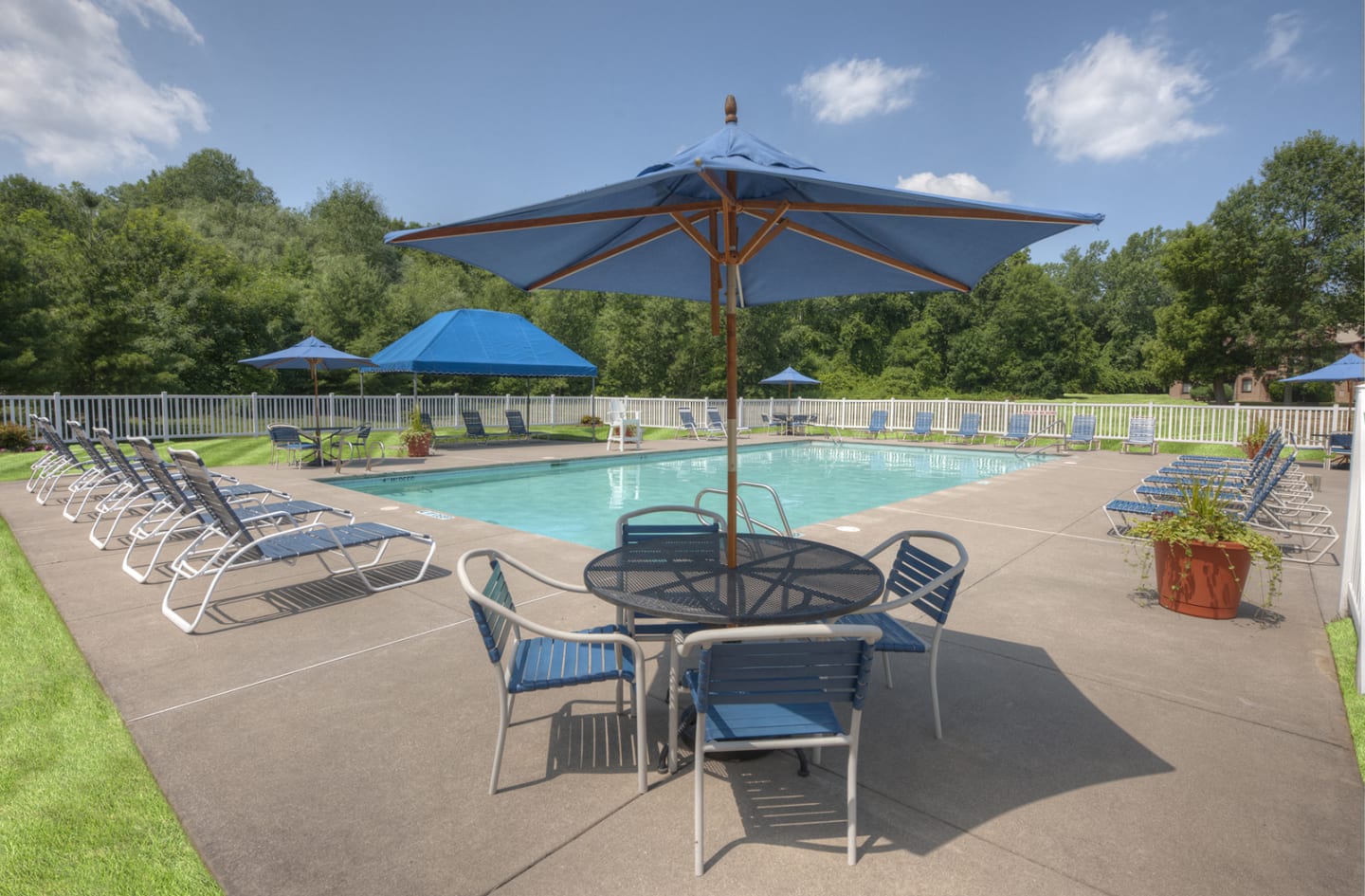 Spanish Gardens Apartments Image 3